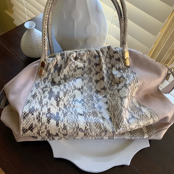 Nina Ricci Handbags - Stunning tote beige snakeskin and blush leather